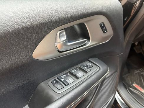 Used 2023 Chrysler Pacifica Limited w/ S Appearance Package FWD image 24