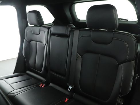 Used 2024 Jeep Grand Cherokee Limited w/ Black Appearance Package AWD/4WD image 5