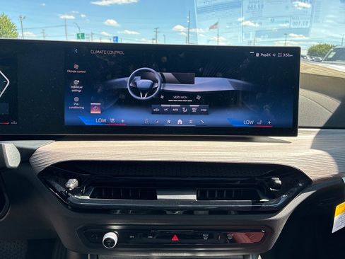 New 2026 BMW 330i xDrive Sedan w/ Premium Package AWD/4WD image 14