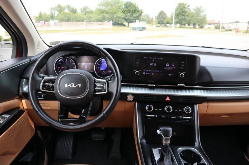 Used 2022 Kia Carnival LX FWD image 11