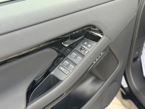 Used 2026 Land Rover Range Rover Evoque S image 12
