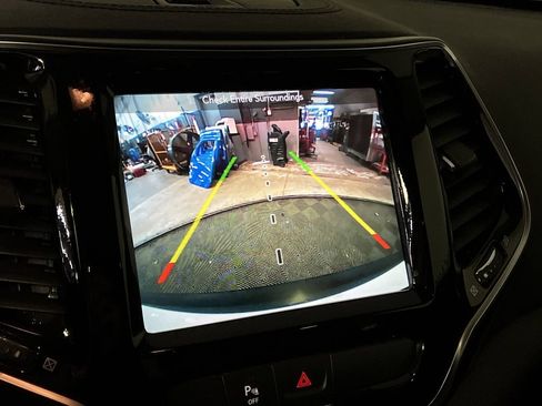 Used 2019 Jeep Cherokee Limited image 28