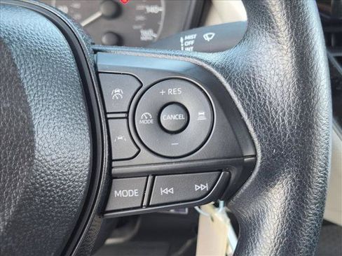Used 2025 Toyota Corolla LE FWD image 17