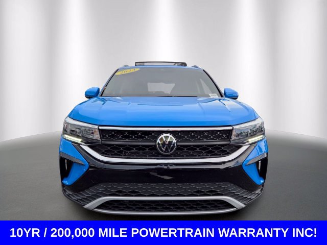 Used 2023 Volkswagen Taos SE w/ Panoramic Sunroof Package FWD image 8