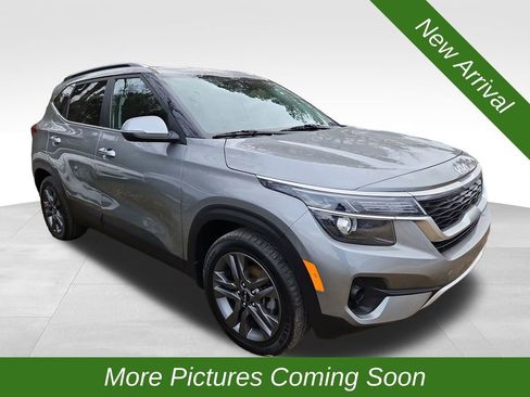Used 2023 Kia Seltos S image 1