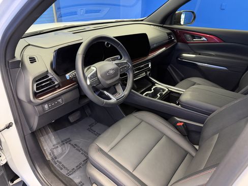 Used 2024 Chevrolet Traverse Z71 AWD/4WD image 11