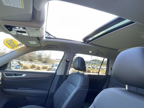 Certified 2025 Volkswagen Atlas SEL image 21