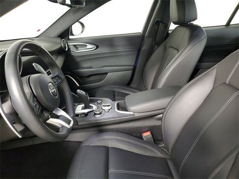 Used 2022 Alfa Romeo Giulia Sprint image 19