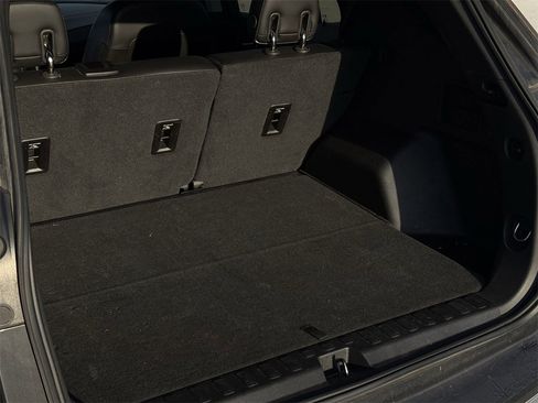 Used 2018 Chevrolet Equinox Premier image 25