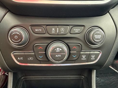 Used 2023 Jeep Cherokee Altitude Lux w/ Lux Elite Package AWD/4WD image 40