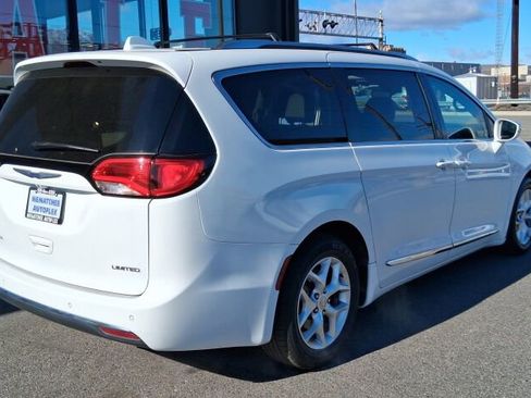 Used 2020 Chrysler Pacifica Limited image 25