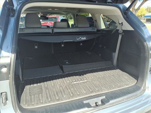 Used 2022 Toyota Highlander XLE image 26