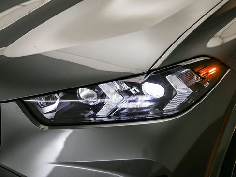 Used 2026 BMW X5 xDrive40i w/ M Sport Package AWD/4WD image 8