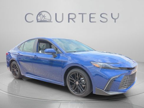 Used 2026 Toyota Camry SE FWD image 7