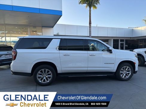 Used 2023 Chevrolet Suburban Premier image 8