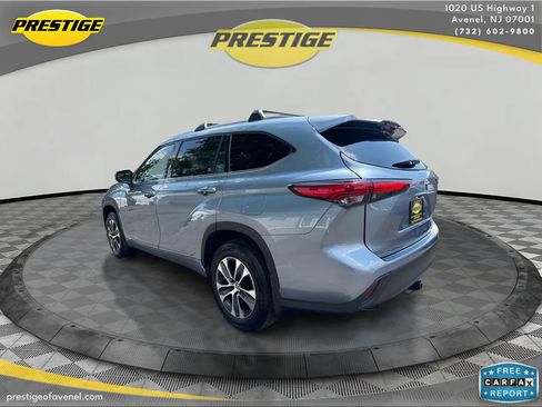Used 2021 Toyota Highlander XLE AWD/4WD image 7