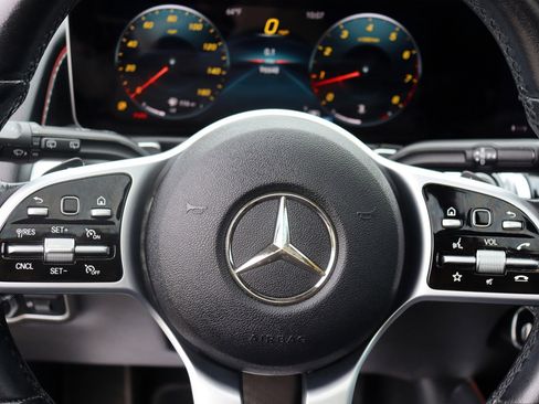 Used 2020 Mercedes-Benz GLB 250 w/ Premium Package image 30