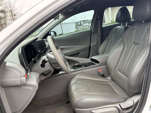 Certified 2022 Hyundai Elantra SEL image 9