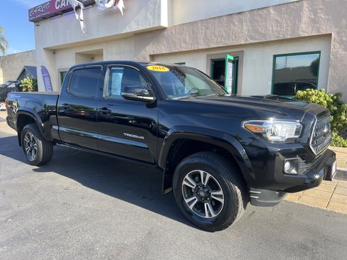 Used 2018 Toyota Tacoma TRD Sport image 10
