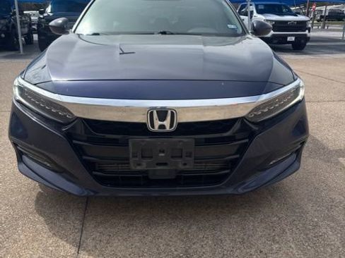 Used 2018 Honda Accord Touring image 2