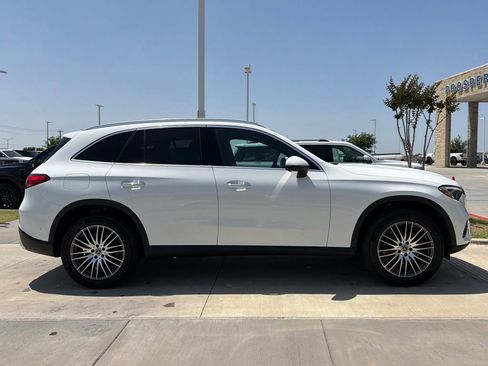Used 2025 Mercedes-Benz GLC 300 image 16