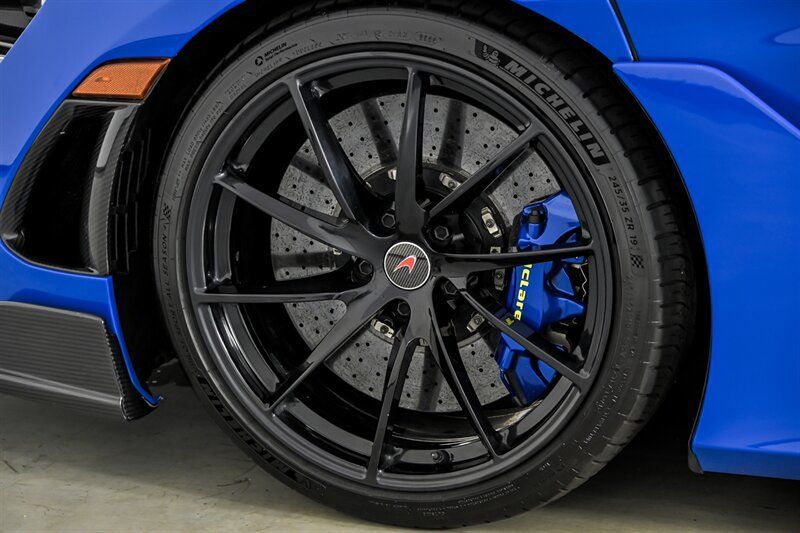 Used 2018 McLaren 720S RWD image 17