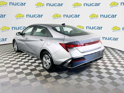 Certified 2025 Hyundai Elantra SE FWD image 5