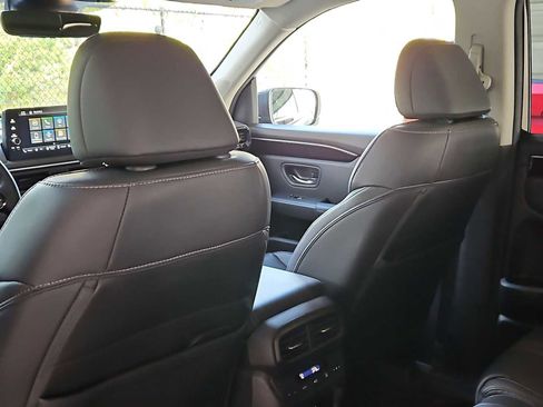 Used 2025 Honda Pilot EX-L image 18