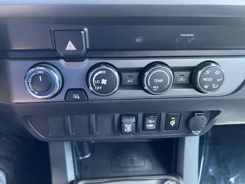 Certified 2019 Toyota Tacoma TRD Off-Road AWD/4WD image 22