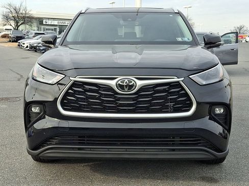 Used 2022 Toyota Highlander XLE image 2