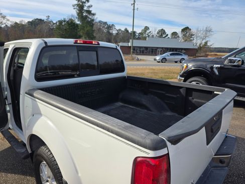 Used 2019 Nissan Frontier SV image 13