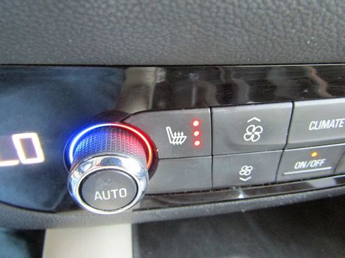 Used 2019 Buick Enclave Essence FWD image 15