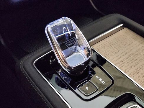 Used 2025 Volvo XC90 B5 Plus image 20