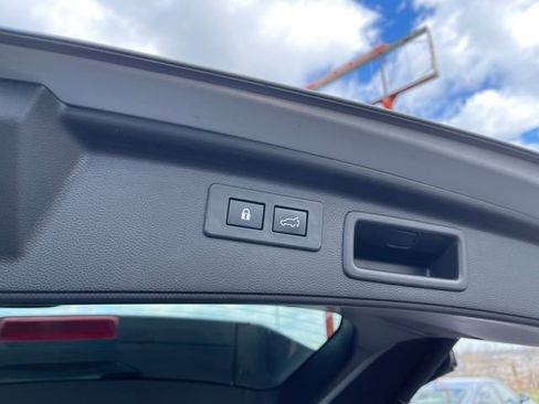 Used 2022 Subaru Forester Limited AWD/4WD image 19
