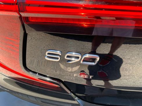 Used 2023 Volvo S90 B6 Plus AWD/4WD image 22