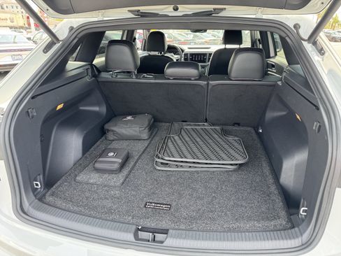 Used 2021 Volkswagen Atlas Cross Sport SE w/ Panoramic Sunroof Package FWD image 35