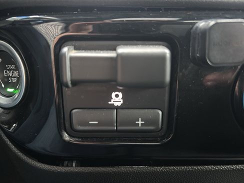 Used 2024 GMC Sierra 3500 SLE w/ SLE Convenience Package image 25