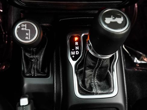Used 2024 Jeep Wrangler Unlimited Sahara w/ Technology Group AWD/4WD image 24