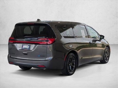 Used 2022 Chrysler Pacifica Limited w/ Uconnect Theater Family Group FWD image 5