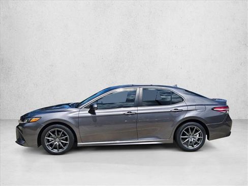 Used 2019 Toyota Camry SE w/ Convenience Package FWD image 8