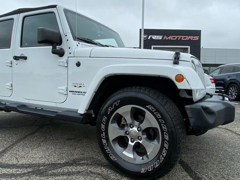 Used 2017 Jeep Wrangler Unlimited Sahara AWD/4WD image 9