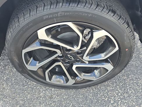 Used 2024 Chevrolet Trax RS w/ Sunroof Package image 9