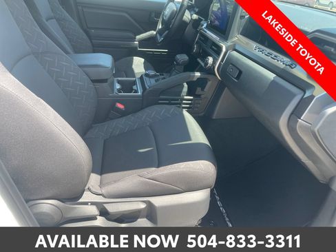 Certified 2026 Toyota Tacoma SR5 AWD/4WD image 18