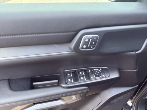 Used 2025 Ford Ranger Lariat w/ Black Appearance Package image 12