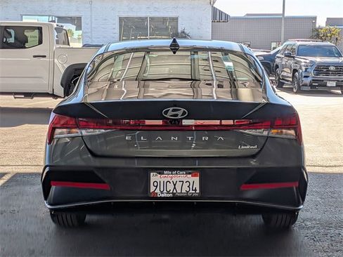 Used 2025 Hyundai Elantra Limited image 3