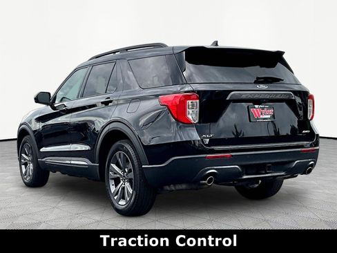 Used 2022 Ford Explorer XLT w/ Equipment Group 202A AWD/4WD image 4