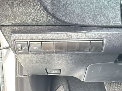 Used 2025 Toyota Corolla SE image 12