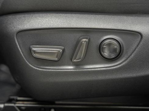 Used 2025 Toyota RAV4 XLE image 31