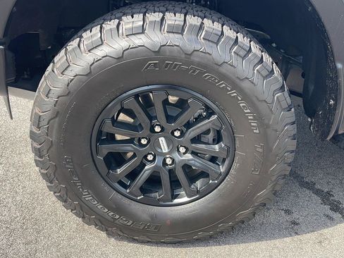 Used 2025 Ford F150 Raptor AWD/4WD image 16