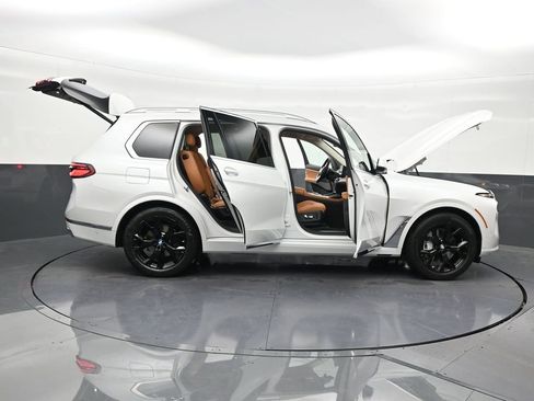 Used 2024 BMW X7 xDrive40i w/ Premium Package image 33